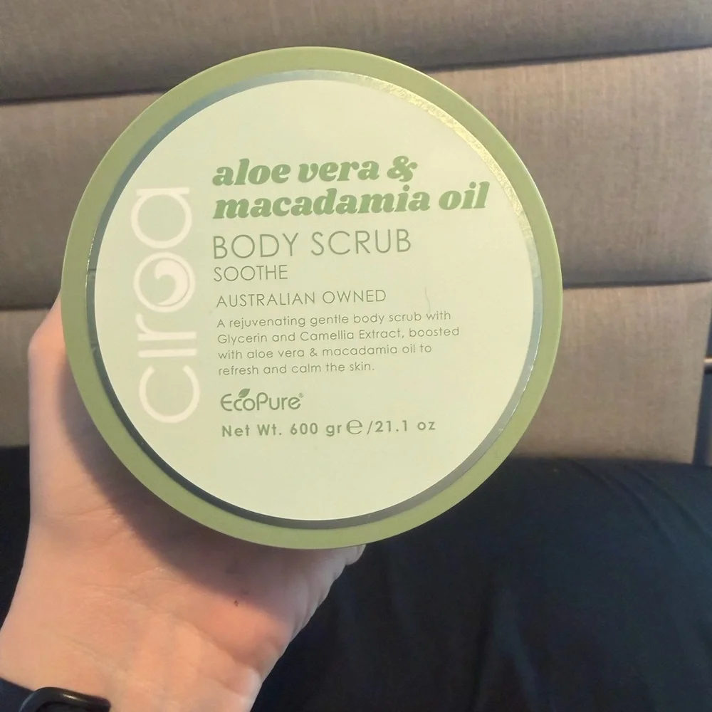 Ciroa Aloe Vera and Macadamia Oil Body Scrub